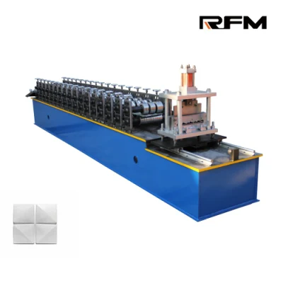 Macchina per la formatura di rotoli di fogli per coperture con aggraffatura in piedi con chiusura a clip per piastra di bloccaggio